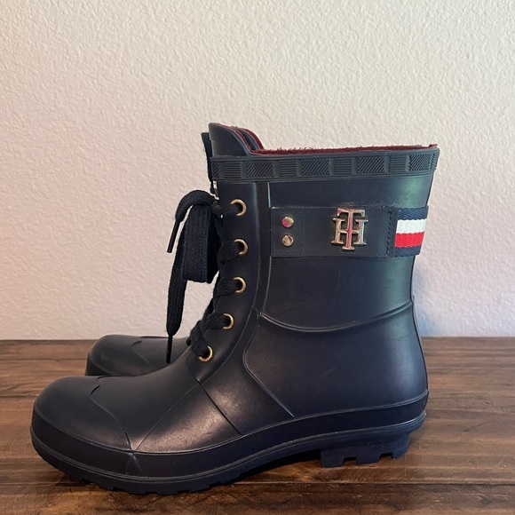 Tommy Hilfiger Toniee Lace-Up Leather Sole TH Logo Rain Boots. Size 6. - Picture 5 of 13